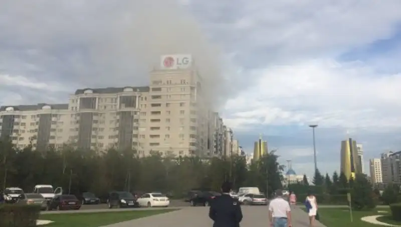 В Астане горит ЖК "Нурсая"