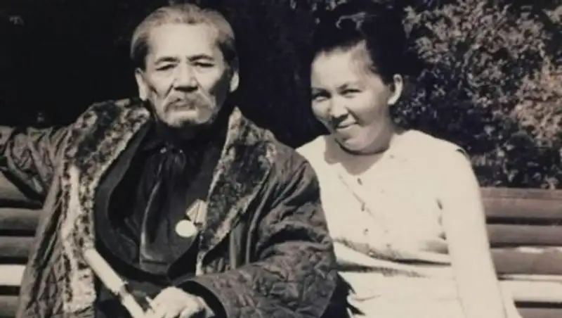 В Павлодаре найдены уникальные снимки Бауыржана Момышулы