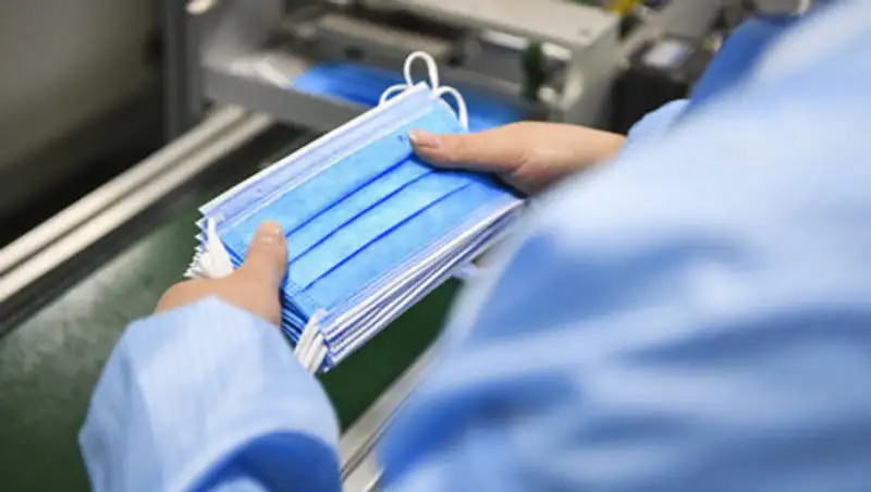 Кто будет обеспечивать учителей и школьников масками