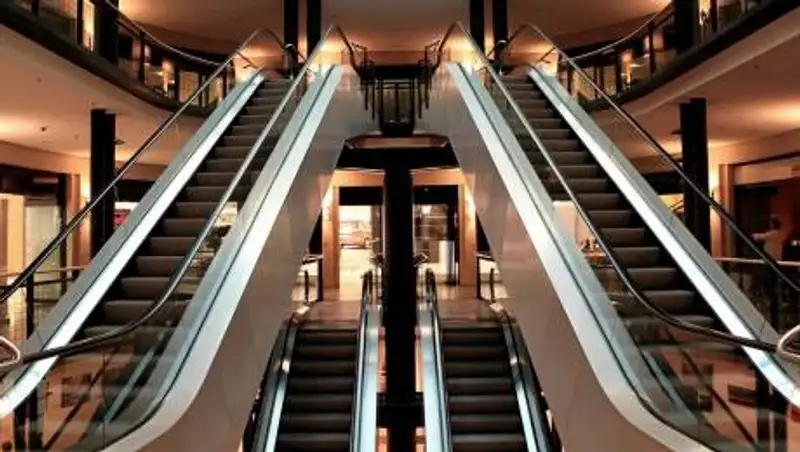 Упавшую с эскалатора девушку госпитализировали в тяжелом состоянии в Павлодаре