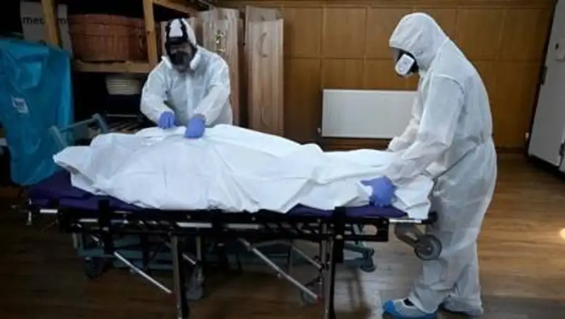 В Лондоне полагают, что пандемия в стране достигла критического уровня