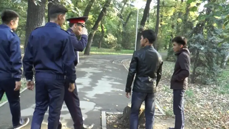 Полицейские Алматы прививают горожанам чувство непримиримости к правонарушениям 