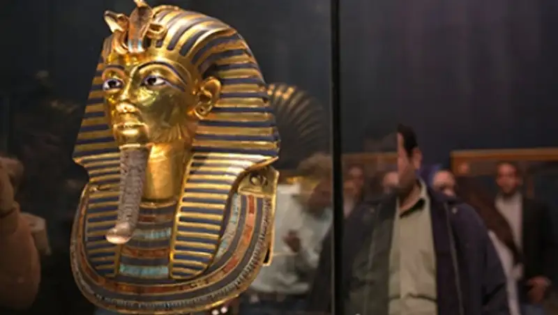 Восемь египтян отдали под суд за бороду Тутанхамона