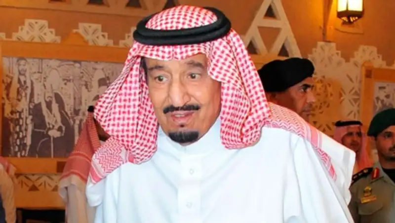 Эр-Рияд: король уволил помощника за пощечину журналисту