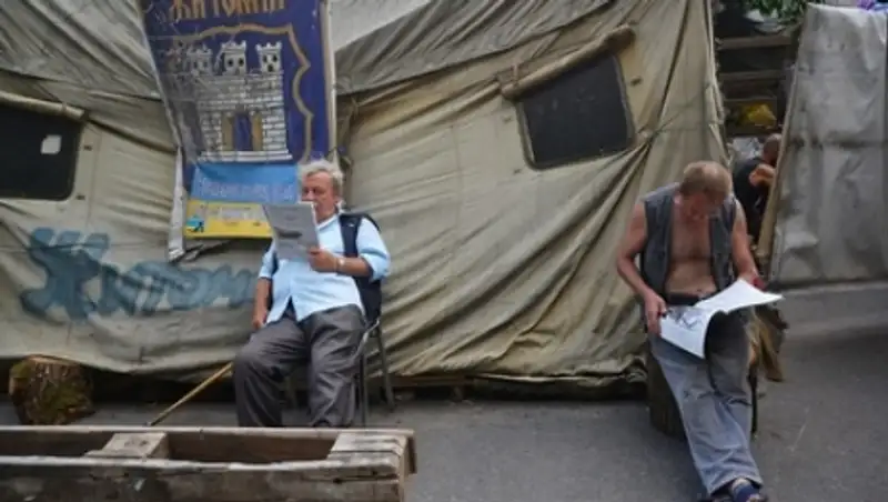 Протестующие на Майдане установили палатки и объявили голодовку