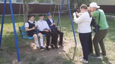 дети фотографируют, фото - Новости Zakon.kz от 31.05.2023 10:47