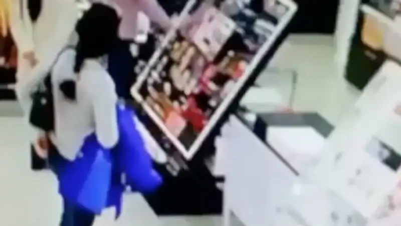 В Астане ищут девушку-воровку, попавшую на видео