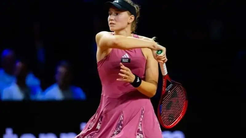 У Елены Рыбакиной обнаружили проблемы с поясницей на турнире в Штутгарте