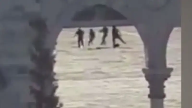 Опубликовано видео перестрелки полицейских с террористами в Иерусалиме