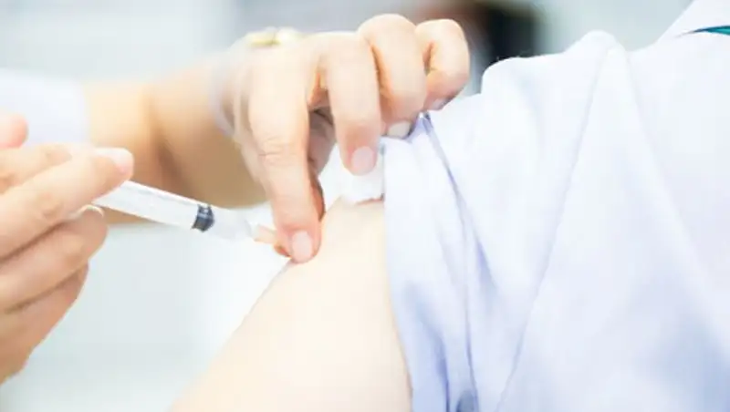 В ВОЗ ответили, поможет ли прививка от гриппа при заболевании COVID-19