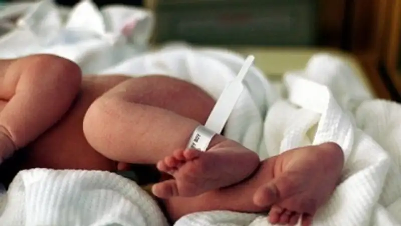 В Атырау работник родильного дома осуждена за торговлю детьми