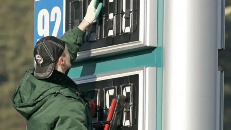 Скажется ли на стоимости бензина обвал цен на нефть?