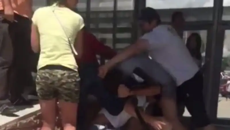 В одном из пансионатов Иссык-Куля произошла драка между туристами и местными жителями