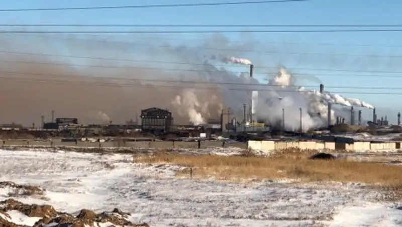 Черный снег в Темиртау: аким просит экологов выяснить причины