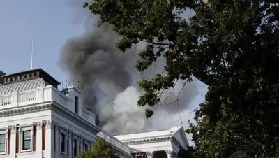 здание парламента, кейптаун, пожар , фото - Новости Zakon.kz от 02.01.2022 13:09