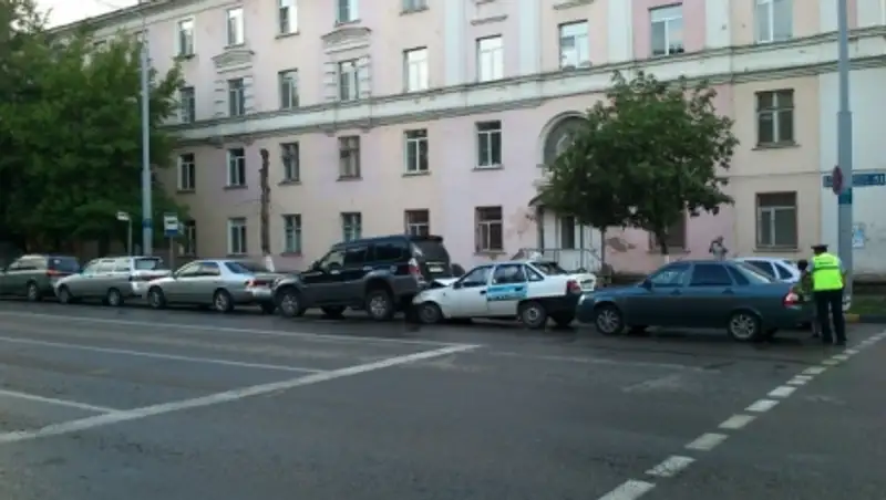 В Усть-Каменогорске столкнулись шесть автомобилей