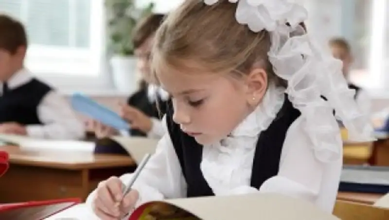 Акимат Астаны: Учеников первых классов перенос занятий на 7.40 утра не коснется