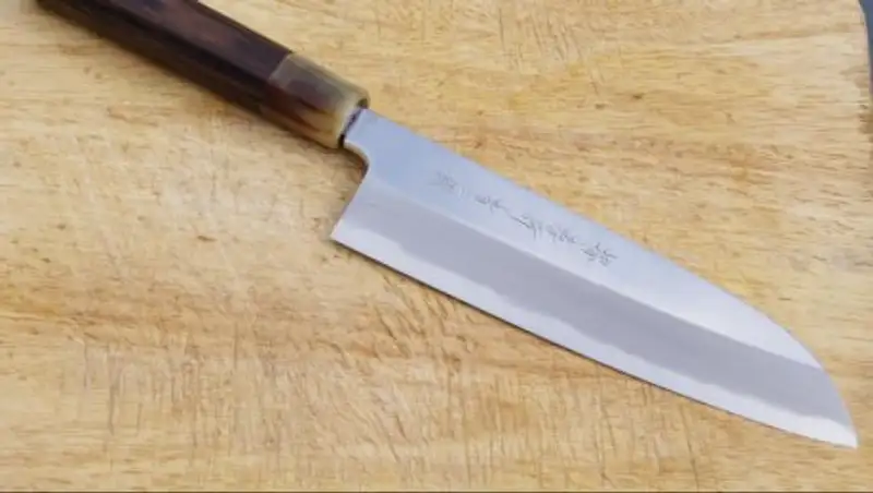 Акмолинка зарезала зятя в ответ на его угрозы