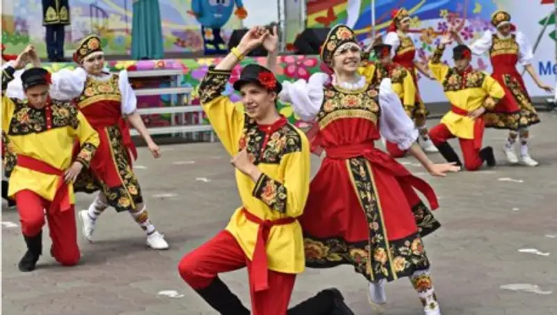 В Павлодаре 4,5 тысячи детей приняли участие в праздничном шествии творческих коллективов и музыкальных ансамблей