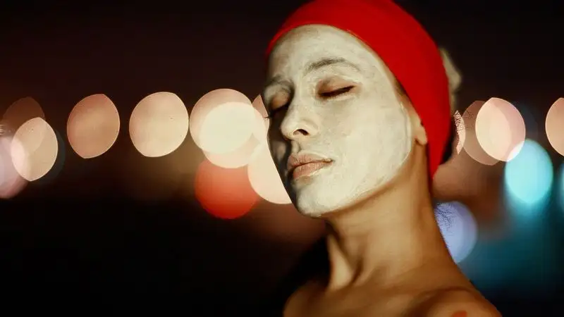 Врач предупредила о возможных негативных последствиях от масок для лица