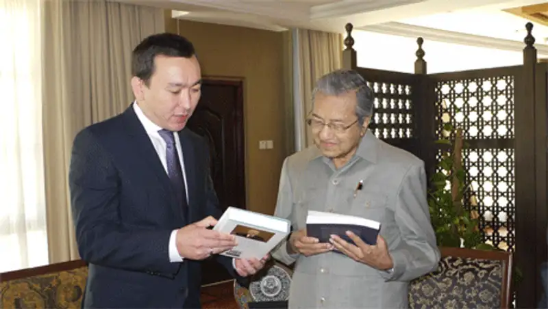 Посол РК в Малайзии Д.Сарекенов встретился с почетным президентом Фонда «Пердана»