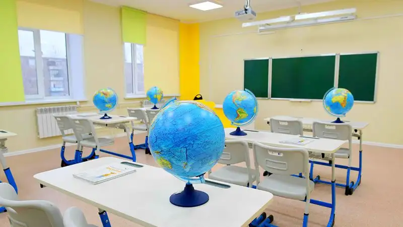 В Казахстане учебный год начнется не с 1 сентября 2023 года, а с 20 августа – фейк