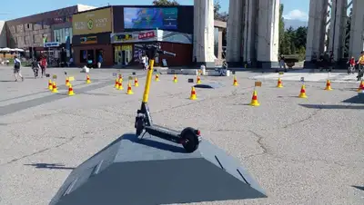 Езда на самокатах, фото - Новости Zakon.kz от 23.08.2022 18:02