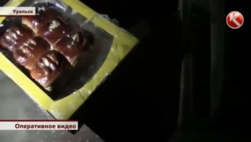 Уральцам продавали булочки, приготовленные на грязном полу