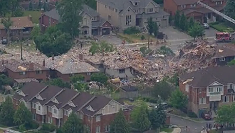 В канадском городе Миссиссога прогремели взрывы в жилых домах