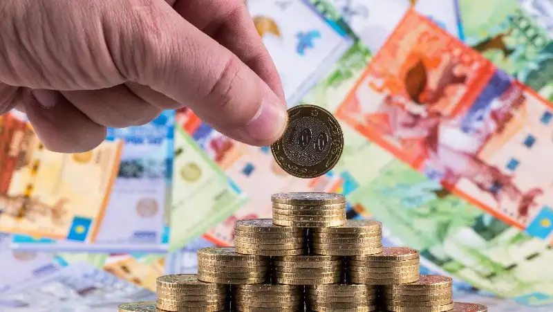 Казахстанцы все чаще предпочитают безналичный расчет