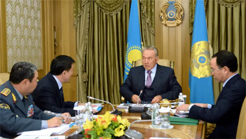 А. Джаксыбеков отчитался Н. Назарбаеву о боеготовности казахстанской армии
