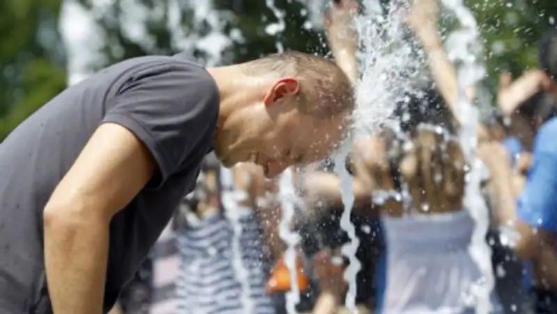 Сильная жара отступит с запада Казахстана