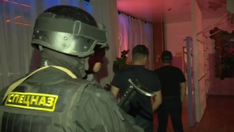 Полицейские проводят внезапные проверки ночных клубов и баров Астаны