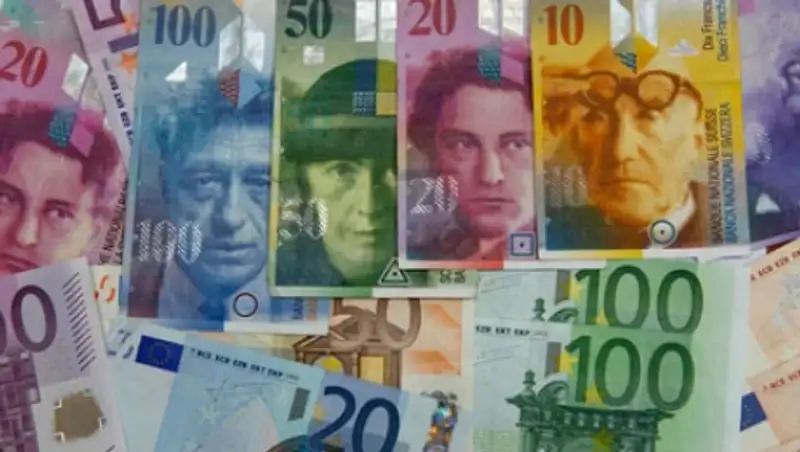 Экономист пояснил, зачем Швейцария будет платить гражданам по €2,5 тысячи