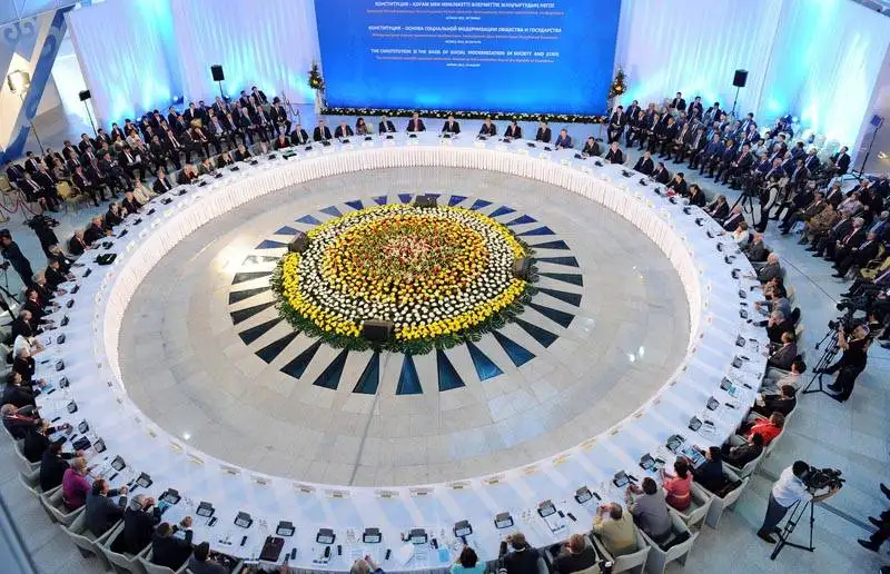 Глава Государства не исключает дальнейшее внесение поправок в Конституцию Казахстана, фото - Новости Zakon.kz от 30.08.2012 21:54