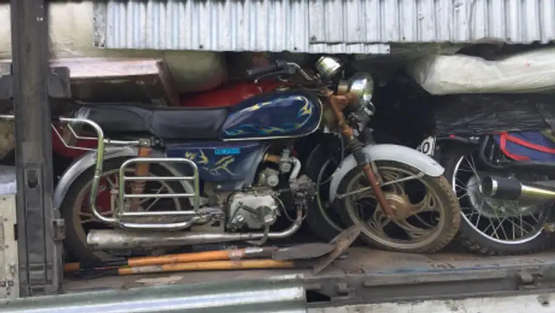 На пограничном пункте среди грузов нашли 13 спрятанных мотоциклов