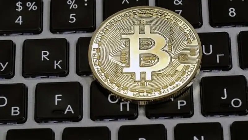 Курс биткоина за сутки упал на 13%