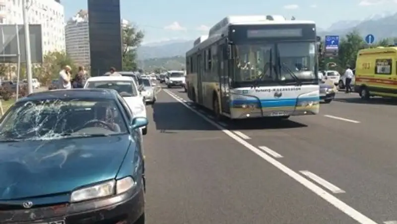 На пр.Аль-Фараби в Алматы снова сбили пожилую женщину