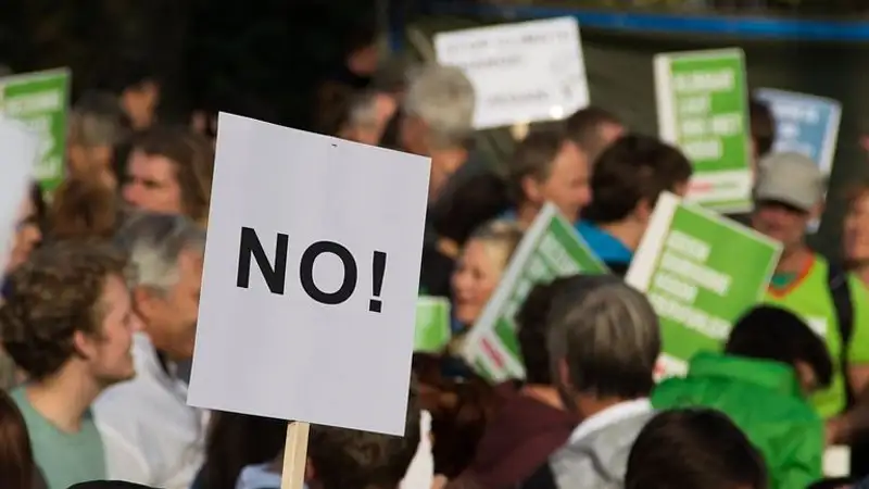Протестующих экоактивистов задержали в Гааге