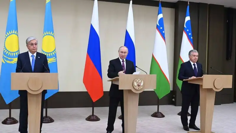 Токаев, Путин и Мирзиеев дали старт поставкам российского газа в Узбекистан