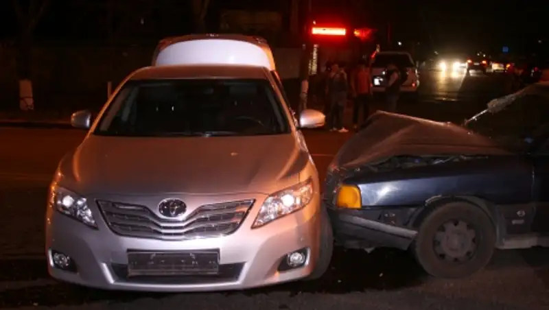 В Алматы столкнулись Audi и Toyota