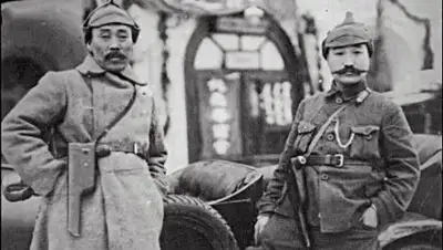 Генерал Хон Бом-До (слева)/ Yonhap, фото - Новости Zakon.kz от 02.06.2020 10:57