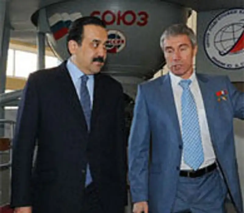 Премьер-Министр Казахстана встретился с руководством «Роскосмоса», фото - Новости Zakon.kz от 07.11.2011 14:51