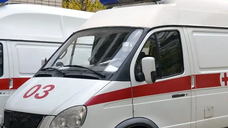 В Павлодарской области из окна третьего этажа выпали двое маленьких детей