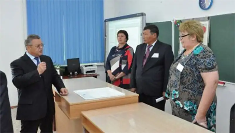 Аким Акмолинской области С. Кулагин встретился с педагогами и врачами
