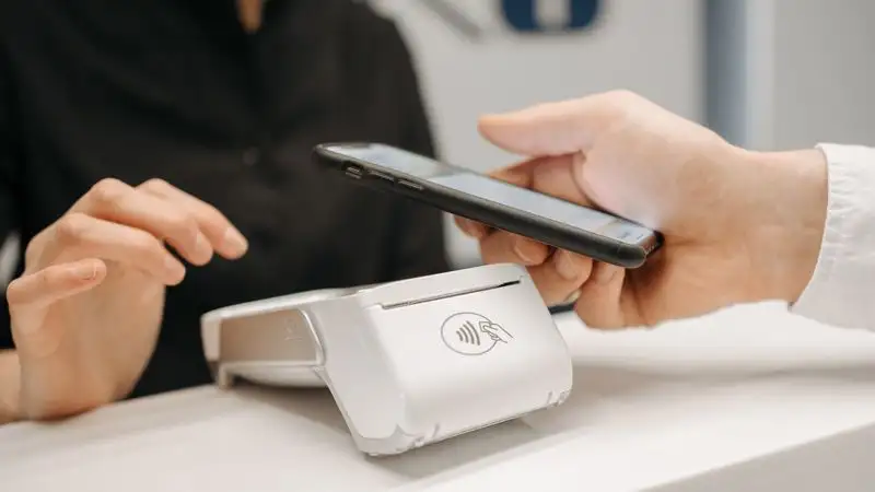 Объем безналичных карточных операций в Казахстане превысил 100 трлн тенге в 2022 году