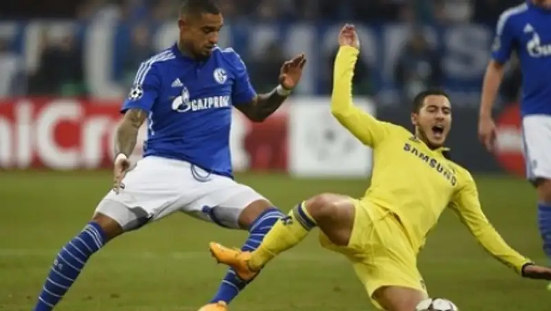 Футболист «Челси» попросил сделать для него задние щитки