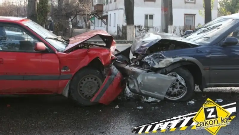 Тройное ДТП в Алматы: пострадали четыре человека 