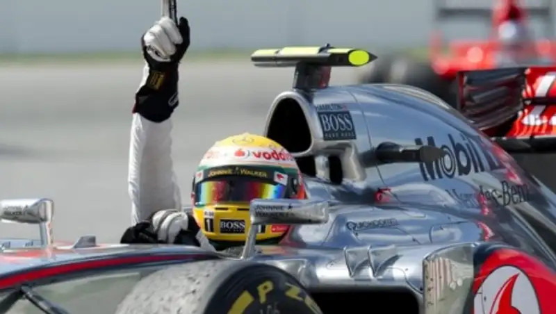 Льюис Хэмилтон стал трехкратным чемпионом "Формулы-1"