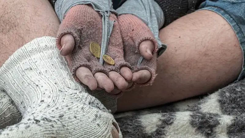 Попрошайничал на еду: мать семилетнего мальчика осудили в Павлодаре